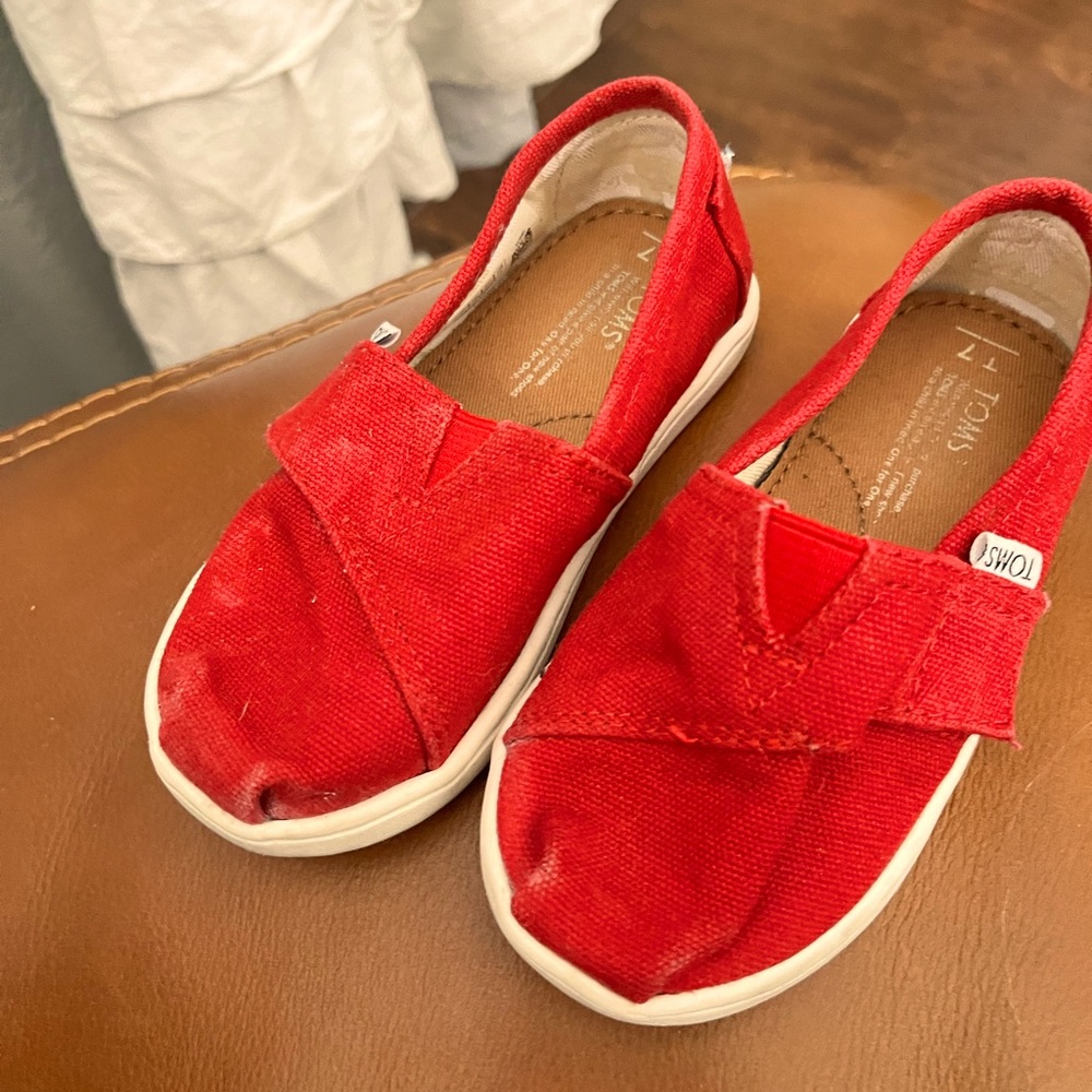 TOMS Red Toddler (7) Unisex slip-ons